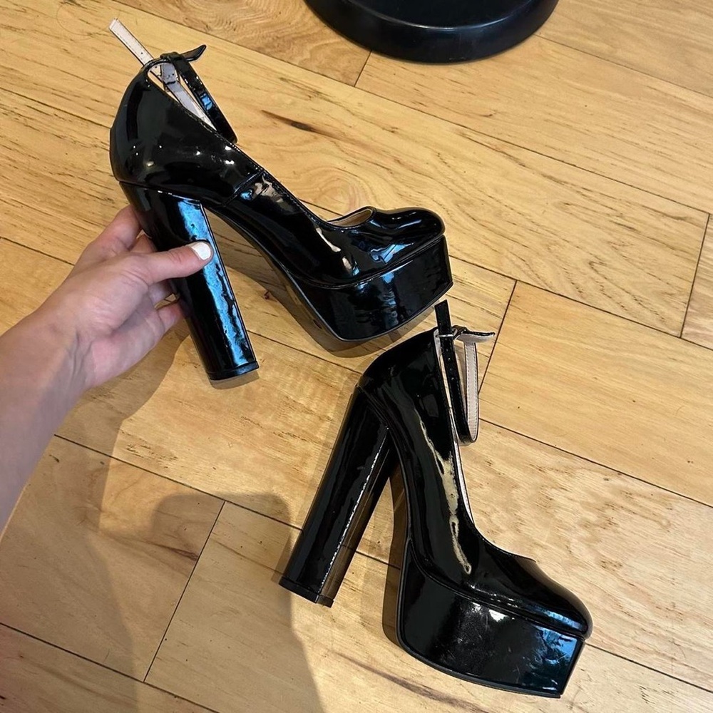 Fashion Nova Black Platform Heels - Picture 4 of 7